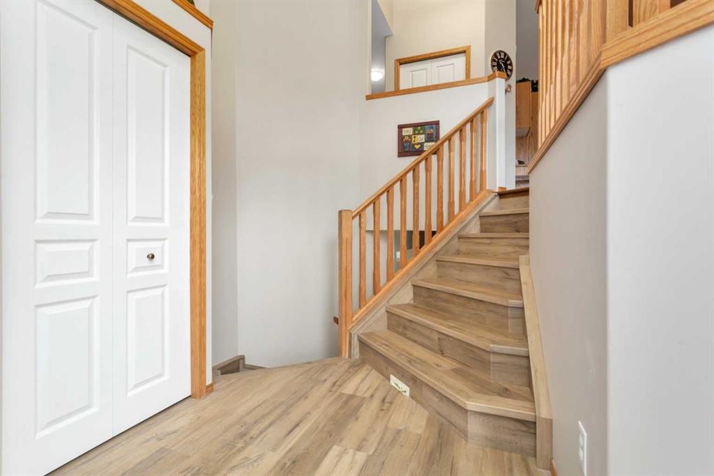 Picture for 6003 43 Avenue Close 