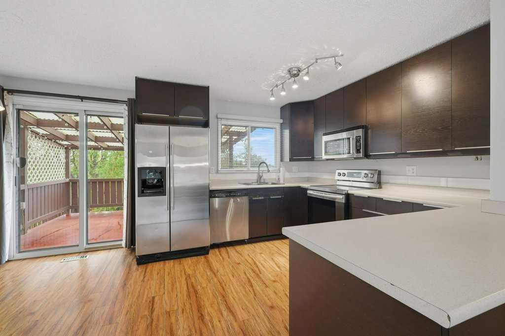 Picture for 102 Denovan Crescent 