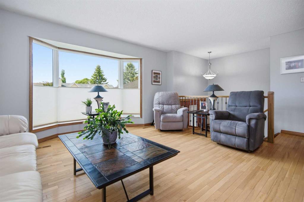 Picture for 92 Mccullough Crescent 