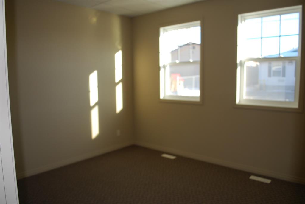 Picture for 3, 4616 47 Avenue 