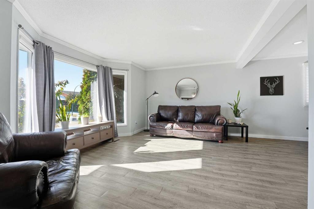 Picture for 155 Barrett Drive  https://www.cirrealty.ca/reb/cara/8/A2264638_4.jpg