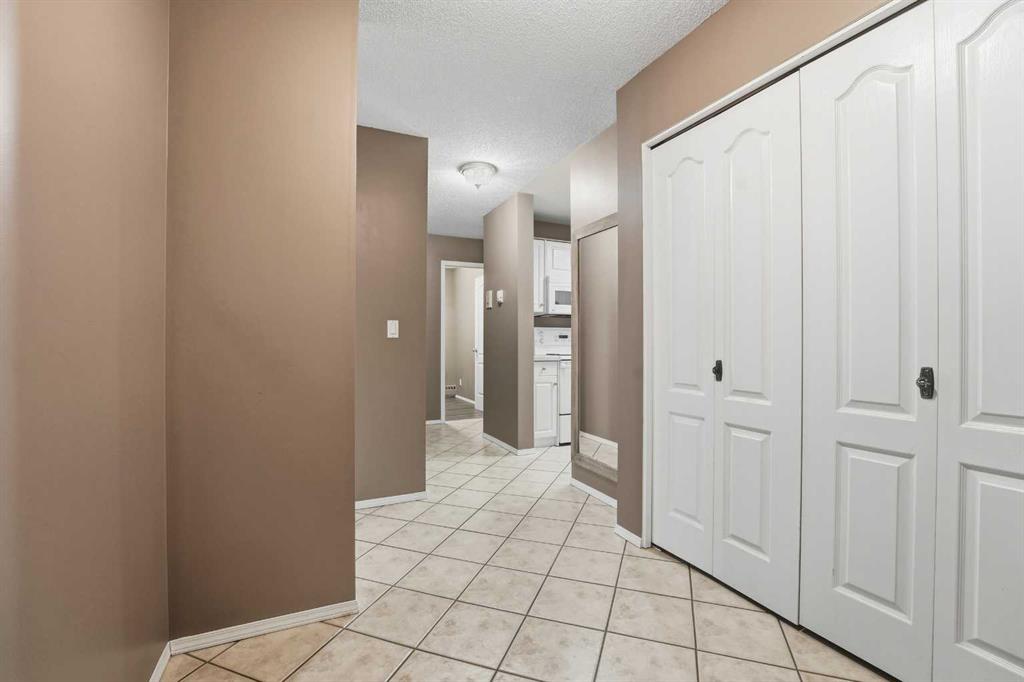 Picture for 208, 5135 Lakeshore Drive  https://www.cirrealty.ca/reb/cara/8/A2266098_14.jpg