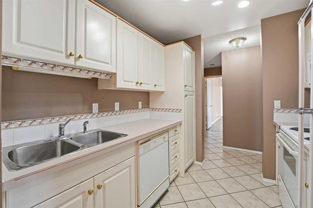 Picture for 208, 5135 Lakeshore Drive  Picture for 208, 5135 Lakeshore Drive