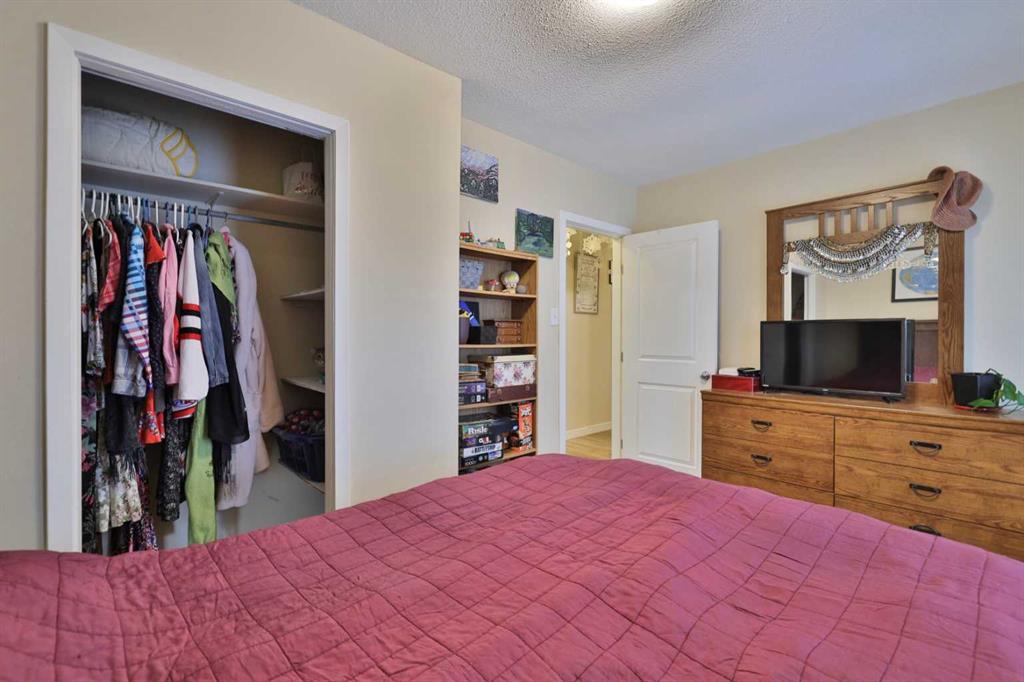 Picture for 5611 53 Avenue  https://www.cirrealty.ca/reb/cara/8/A2266378_21.jpg
