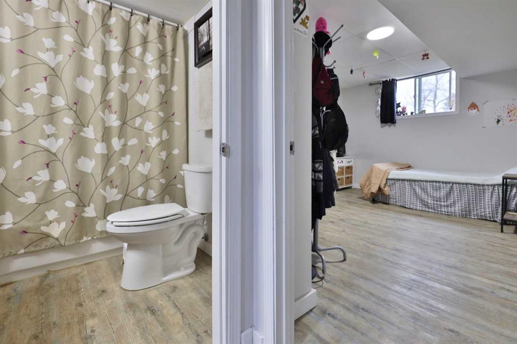 Picture for 5611 53 Avenue  https://www.cirrealty.ca/reb/cara/8/A2266378_32.jpg