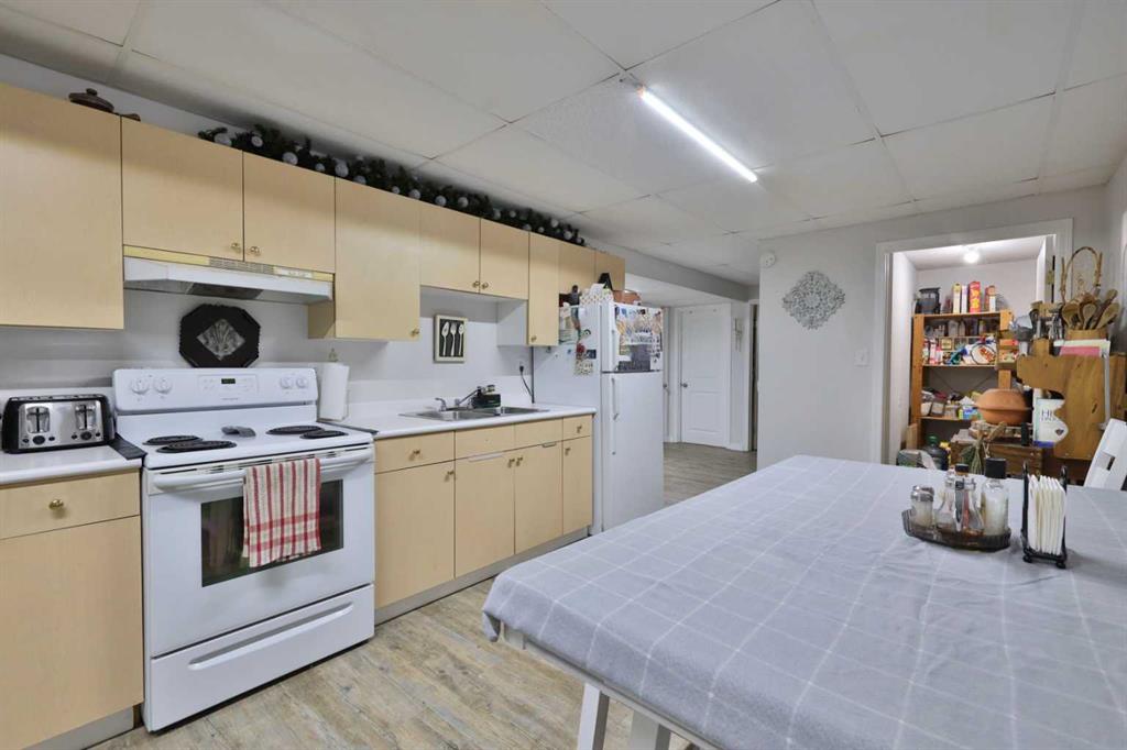 Picture for 5611 53 Avenue  https://www.cirrealty.ca/reb/cara/8/A2266378_40.jpg