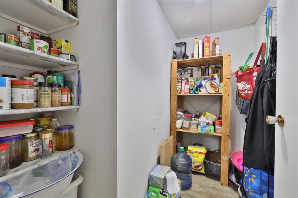Picture for 5611 53 Avenue  https://www.cirrealty.ca/reb/cara/8/A2266378_41.jpg