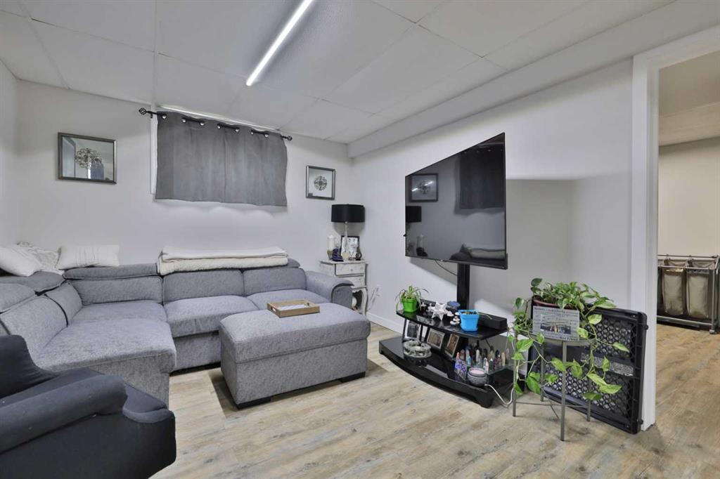 Picture for 5611 53 Avenue  https://www.cirrealty.ca/reb/cara/8/A2266378_43.jpg