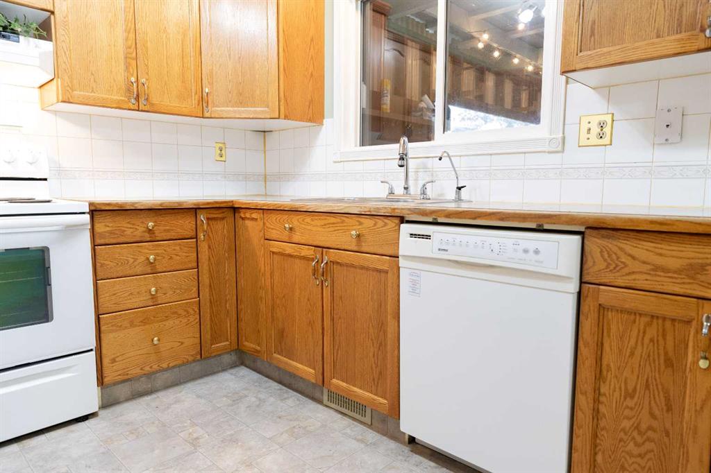 Picture for 21 Watson Street  https://www.cirrealty.ca/reb/cara/8/A2267608_11.jpg