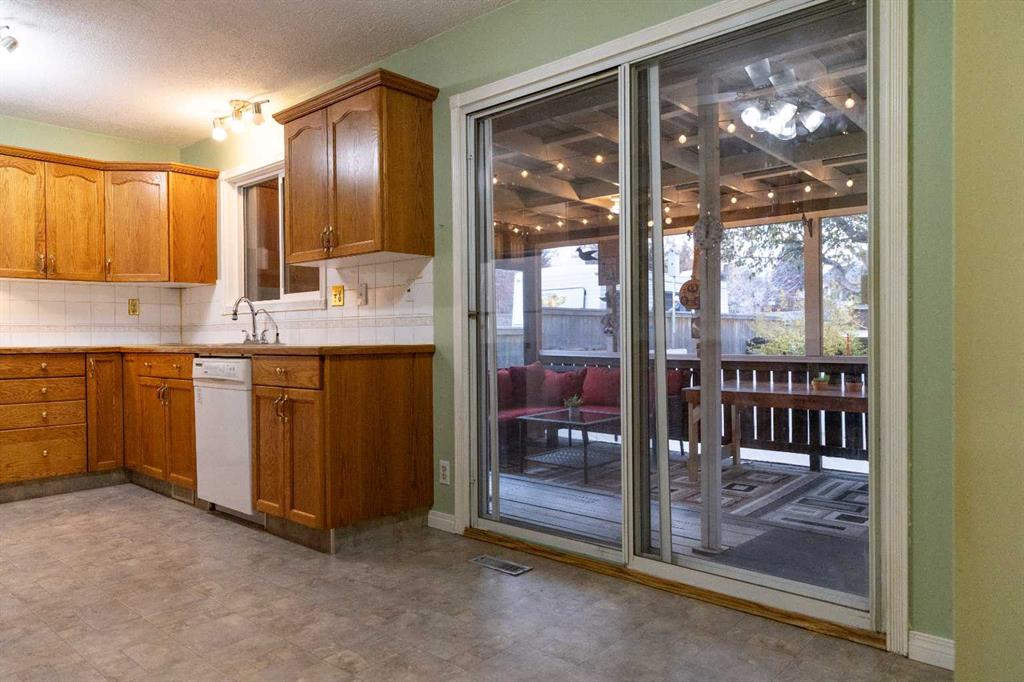 Picture for 21 Watson Street  https://www.cirrealty.ca/reb/cara/8/A2267608_12.jpg