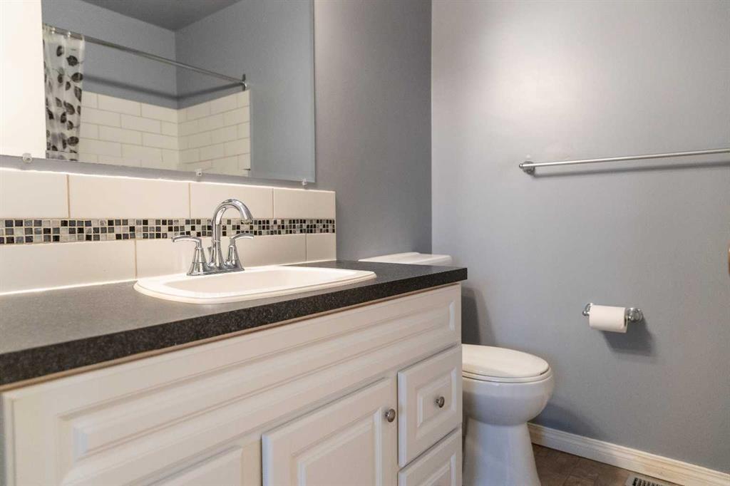 Picture for 21 Watson Street  https://www.cirrealty.ca/reb/cara/8/A2267608_16.jpg