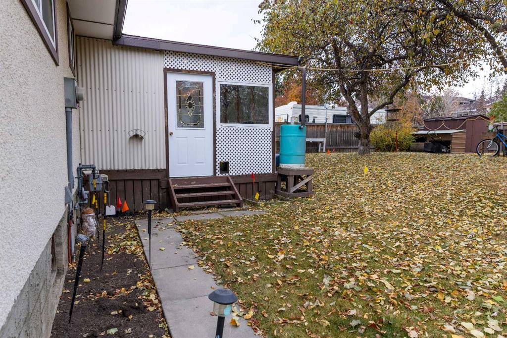 Picture for 21 Watson Street  https://www.cirrealty.ca/reb/cara/8/A2267608_39.jpg