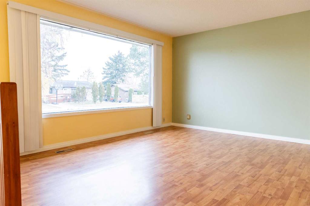 Picture for 21 Watson Street  https://www.cirrealty.ca/reb/cara/8/A2267608_7.jpg