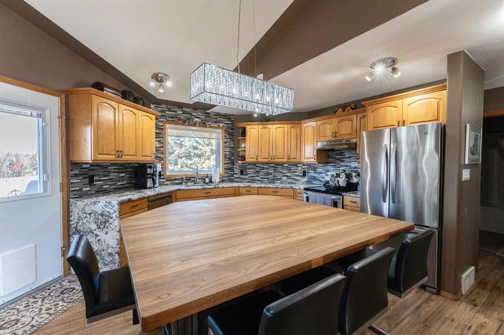 Picture for 14 Riviera Drive  https://www.cirrealty.ca/reb/cara/8/A2267638_10.jpg