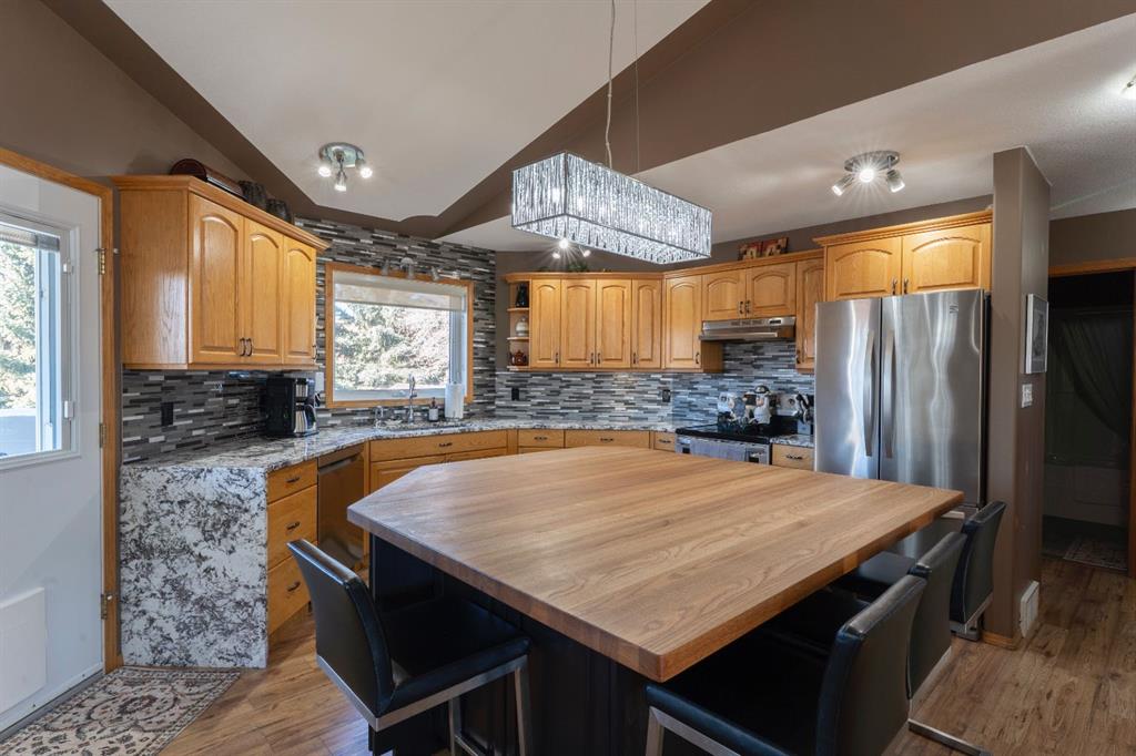 Picture for 14 Riviera Drive  https://www.cirrealty.ca/reb/cara/8/A2267638_7.jpg