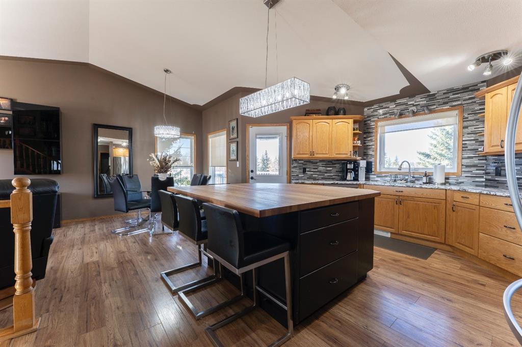 Picture for 14 Riviera Drive  https://www.cirrealty.ca/reb/cara/8/A2267638_9.jpg