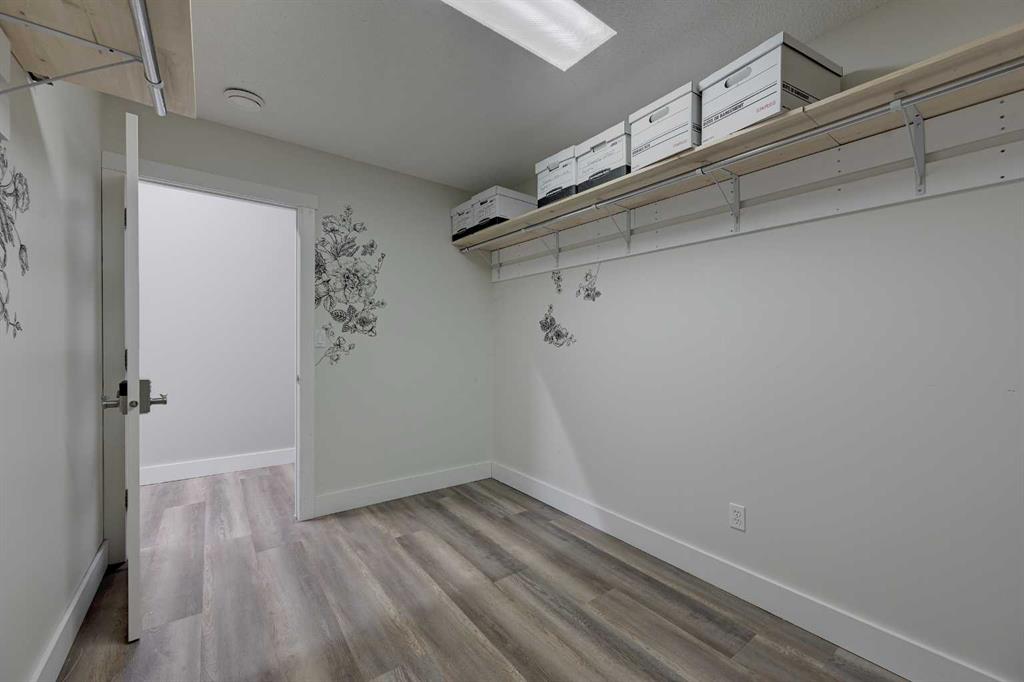 Picture for 203, 5116 52 Street 