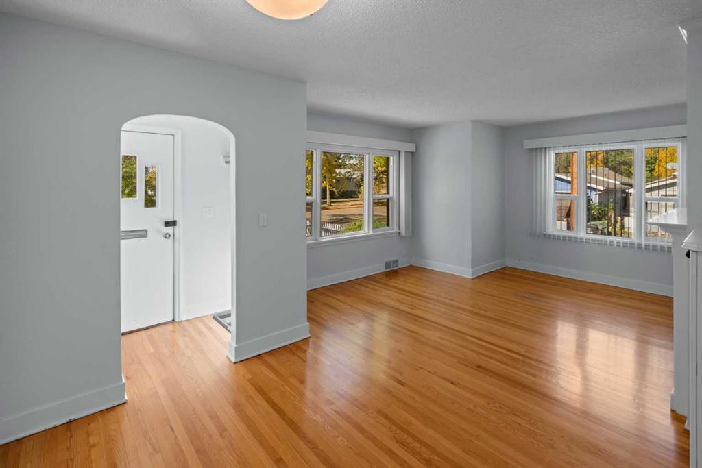 Picture for 4913 54 Street 