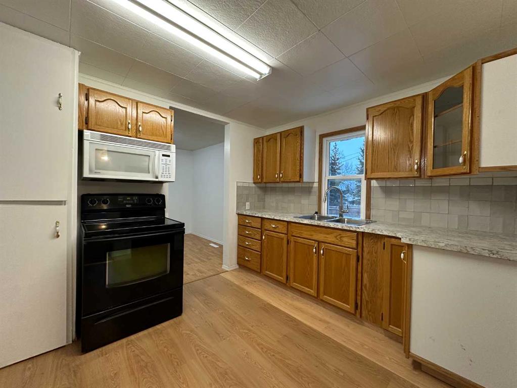 Picture for 4508 42 Avenue 