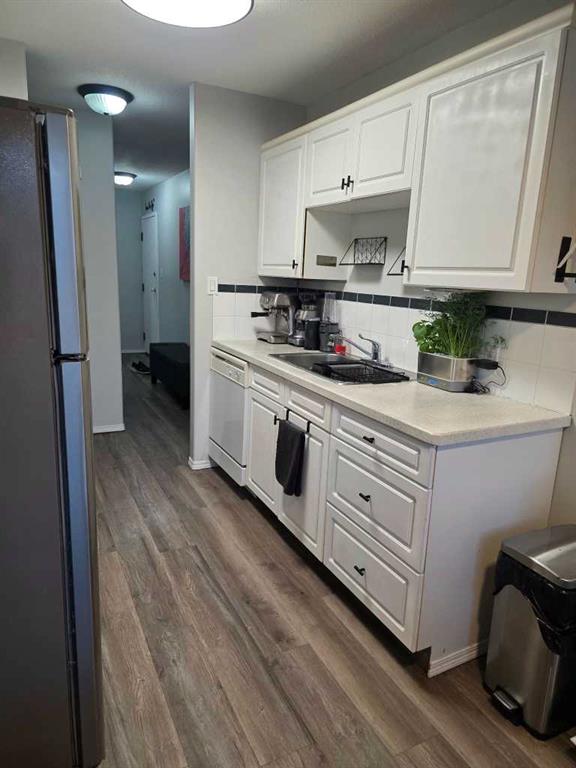 Picture for 206, 4732 54 Street 