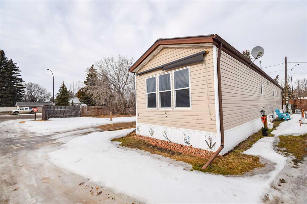 Picture for 2, 4822 58 Street 