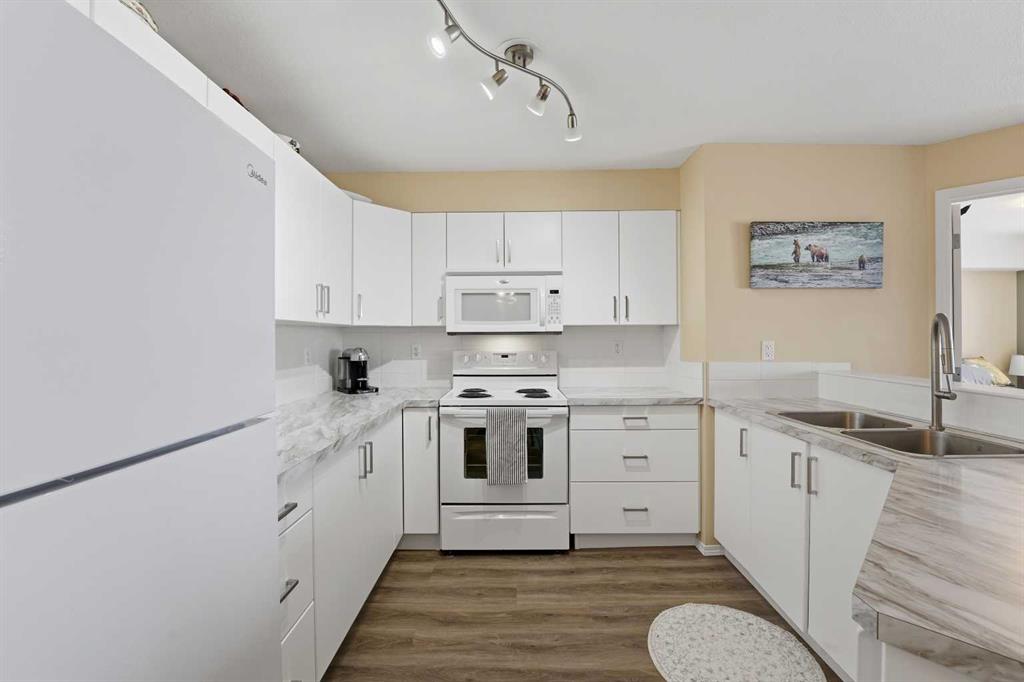 Picture for 112, 3 Broadway Rise 