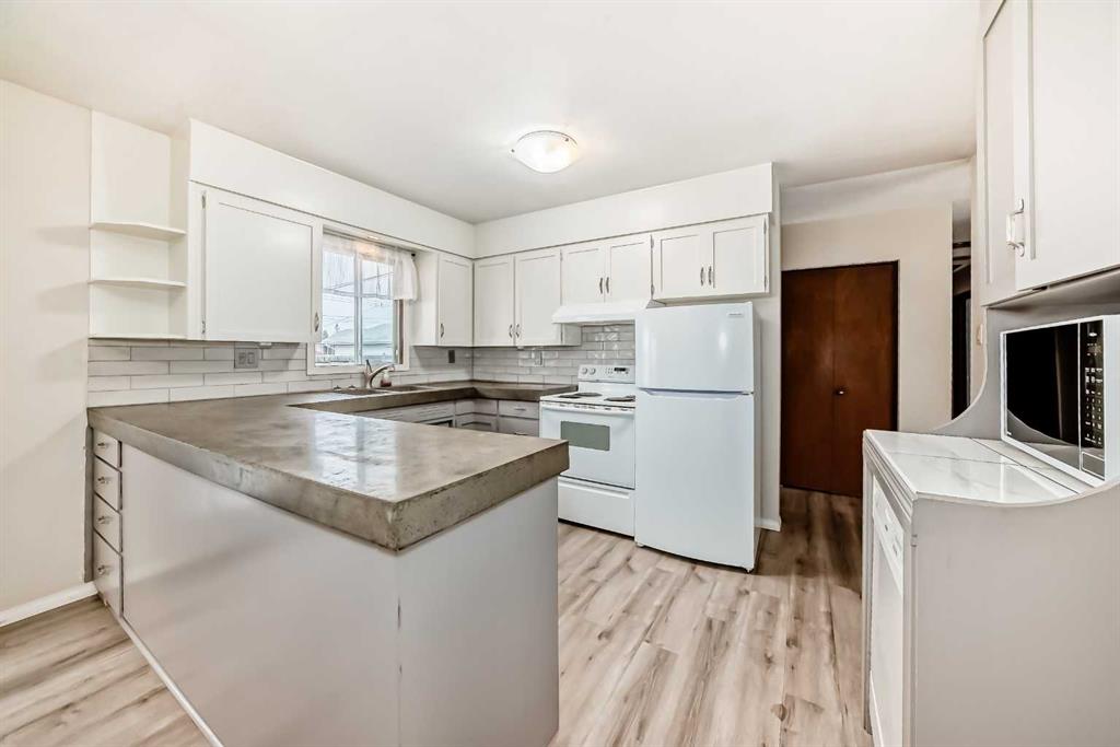 Picture for 5416 55 Street  