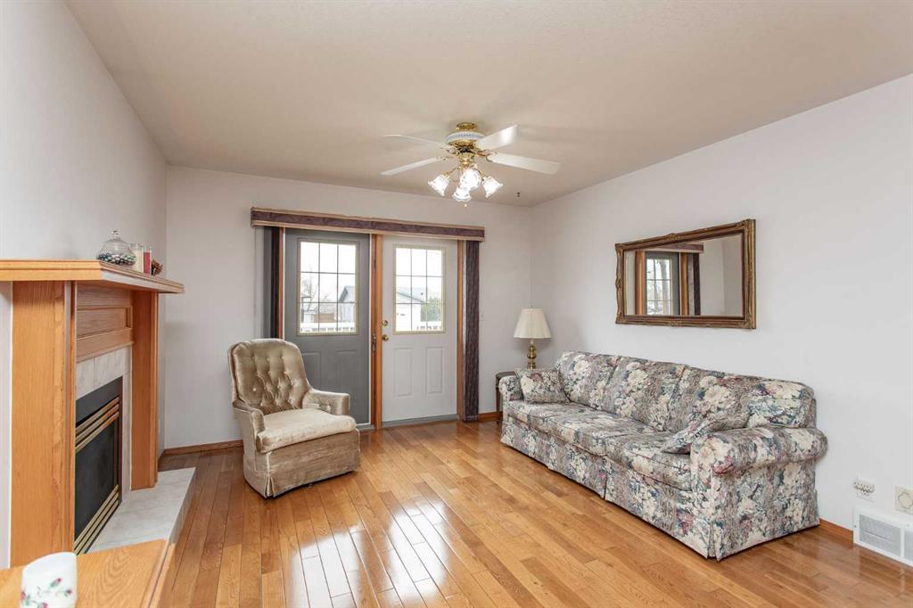 Picture for 10, 5125 62 Street 