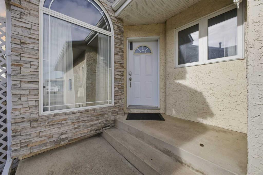 Picture for 23 Wildrose Drive N