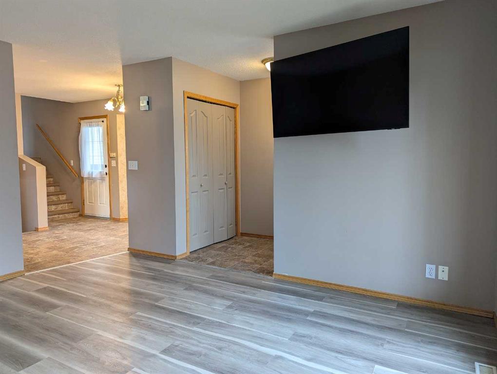 Picture for 4727 44 Street 