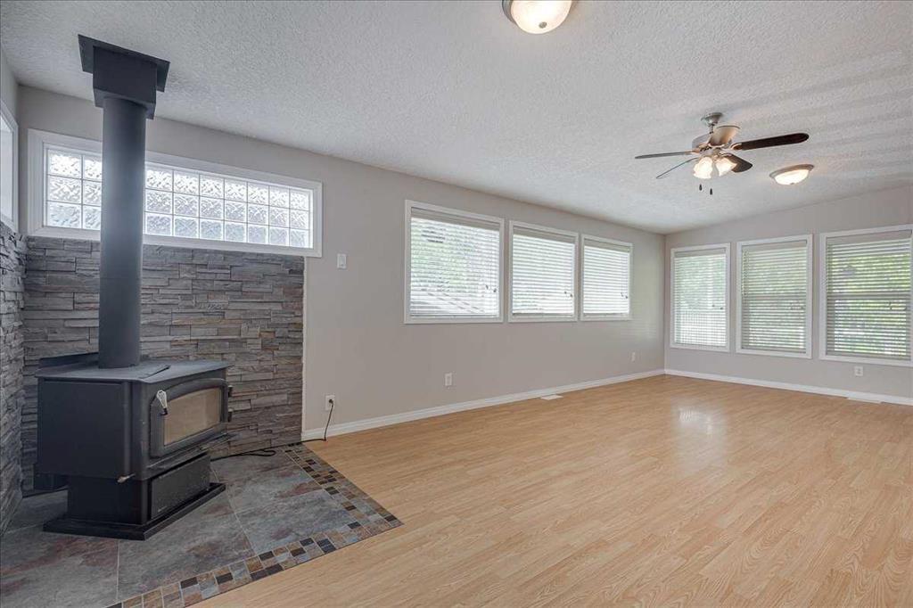 Picture for 6027, 35468 Range Road 30  