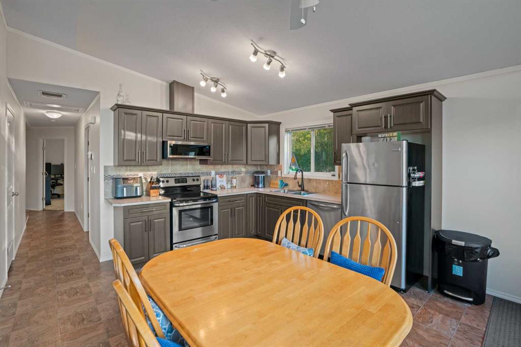 Picture for 421, 41251 Range Road 210   https://www.cirrealty.ca/reb/cara/9/A2260359_11.jpg