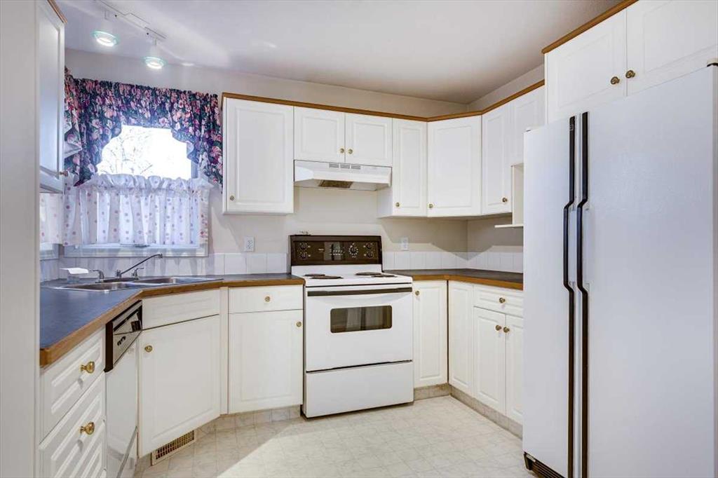 Picture for 4606 55 Avenue  https://www.cirrealty.ca/reb/cara/9/A2263379_16.jpg