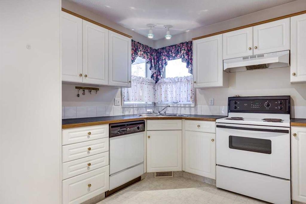 Picture for 4606 55 Avenue  https://www.cirrealty.ca/reb/cara/9/A2263379_17.jpg