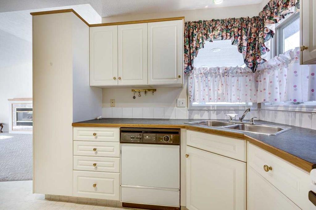 Picture for 4606 55 Avenue  https://www.cirrealty.ca/reb/cara/9/A2263379_19.jpg