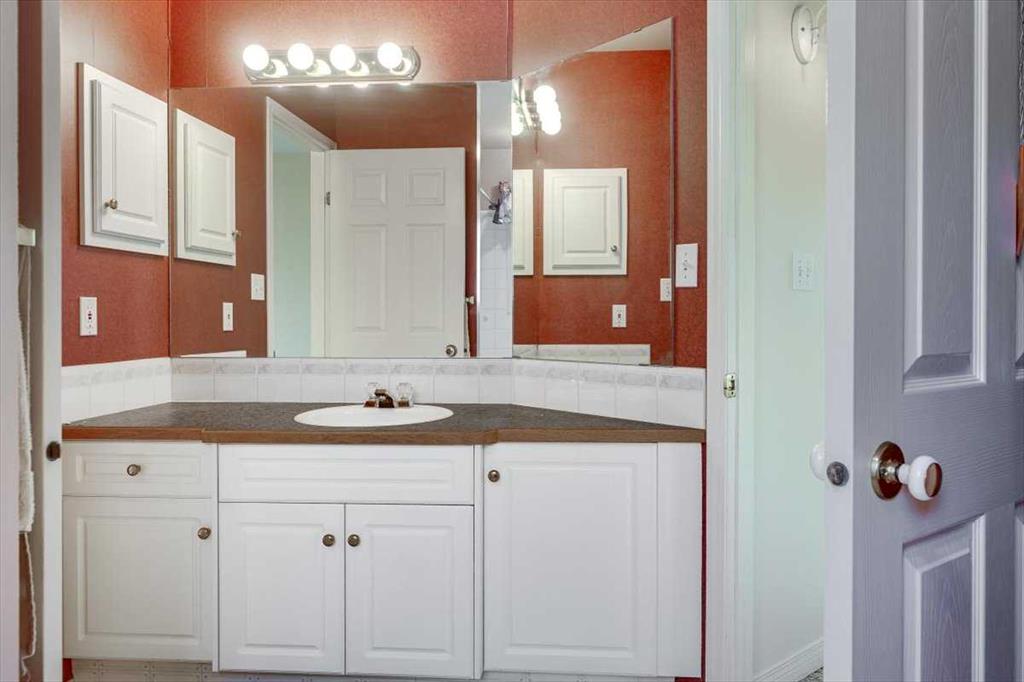 Picture for 4606 55 Avenue  https://www.cirrealty.ca/reb/cara/9/A2263379_25.jpg