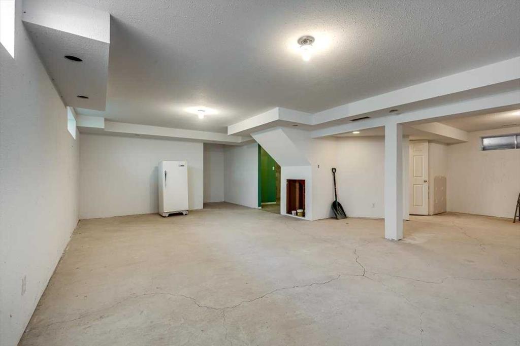 Picture for 4606 55 Avenue  https://www.cirrealty.ca/reb/cara/9/A2263379_33.jpg