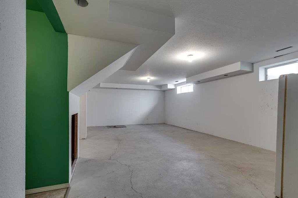 Picture for 4606 55 Avenue  https://www.cirrealty.ca/reb/cara/9/A2263379_35.jpg