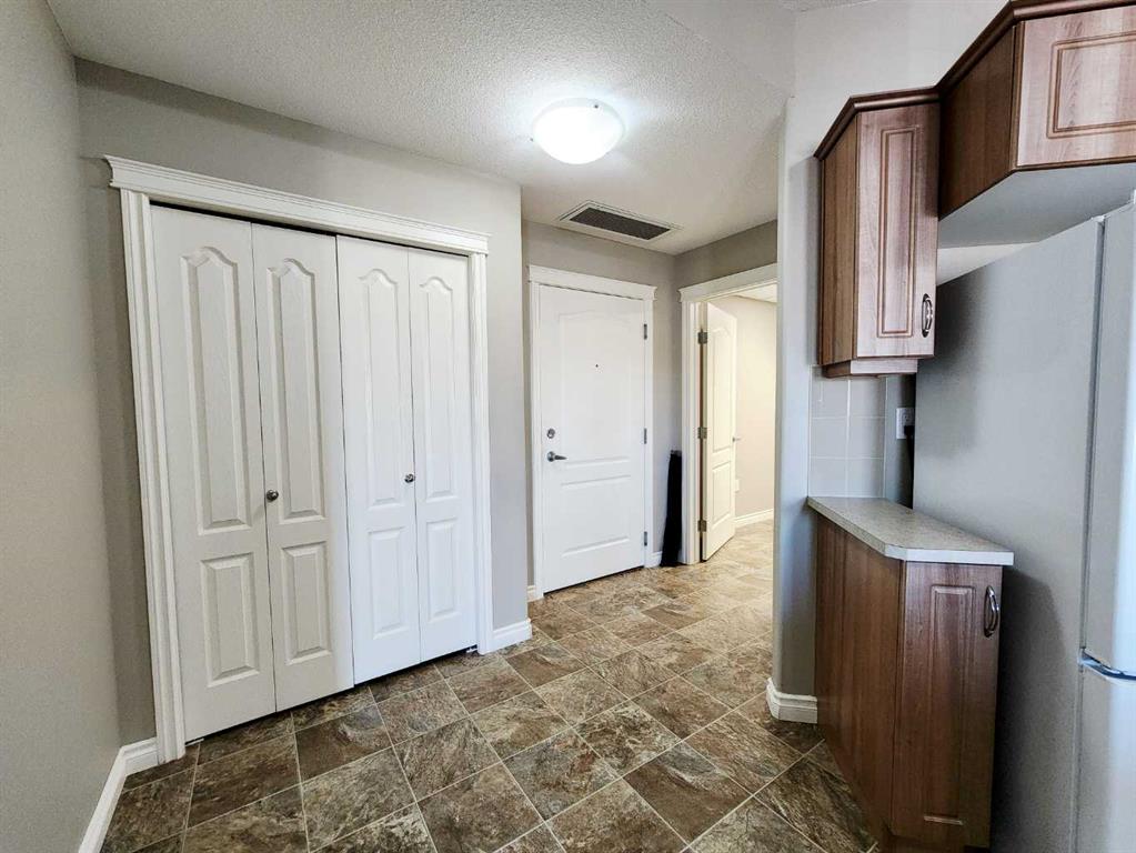 Picture for 429, 6 Michener Boulevard  https://www.cirrealty.ca/reb/cara/9/A2263909_8.jpg