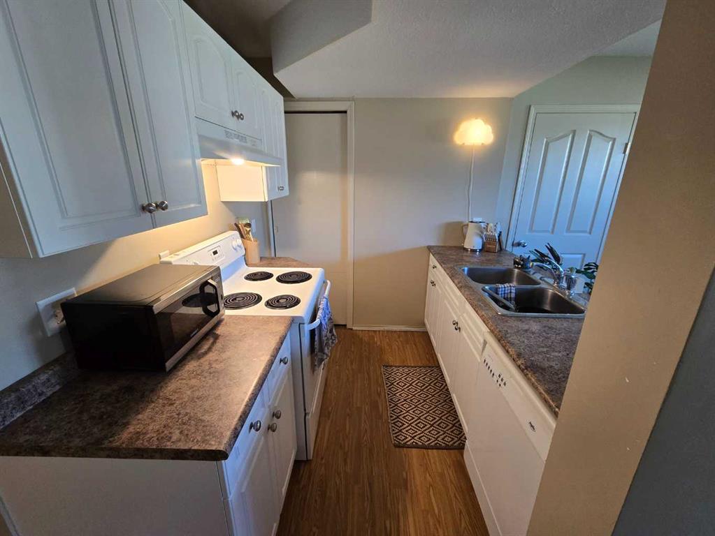 Picture for 7021 Deer Street  https://www.cirrealty.ca/reb/cara/9/A2265659_8.jpg