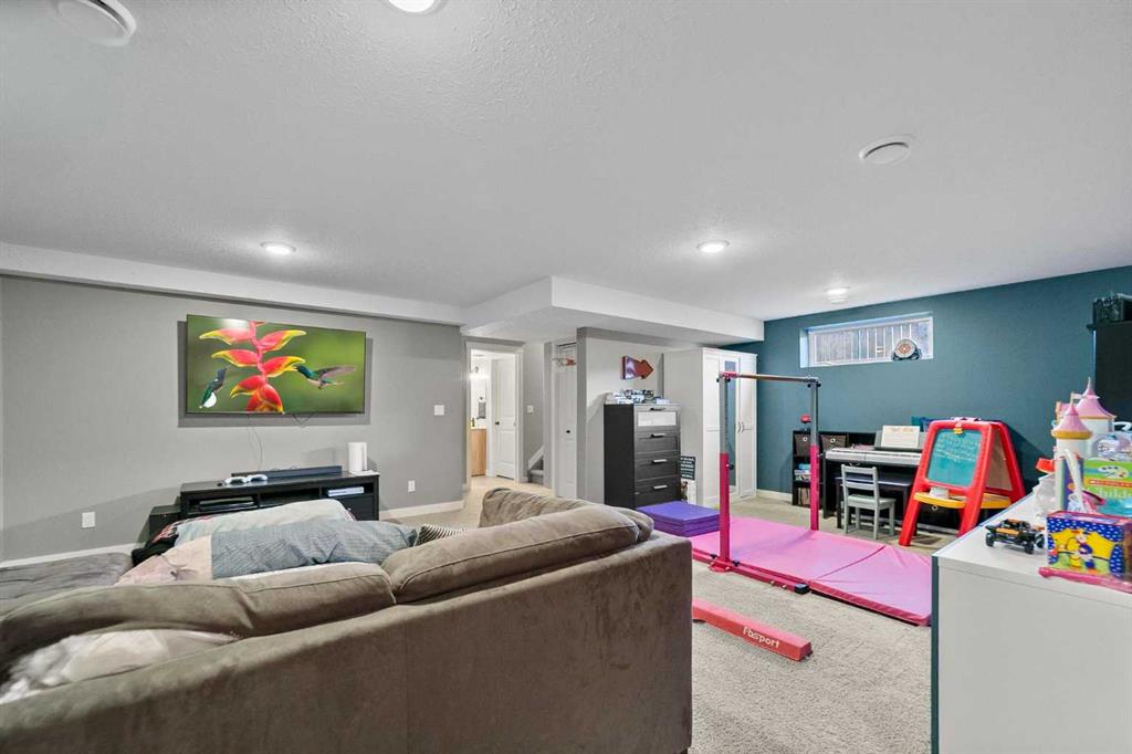 Picture for 3517 52 Street  https://www.cirrealty.ca/reb/cara/9/A2266169_22.jpg