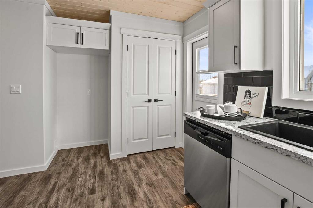 Picture for 6 Metcalf Way  https://www.cirrealty.ca/reb/cara/9/A2266299_12.jpg