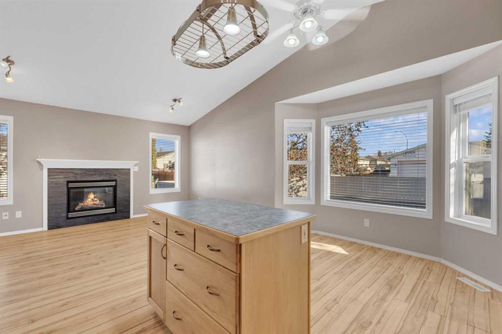 Picture for 148 Ammeter Close  https://www.cirrealty.ca/reb/cara/9/A2266759_10.jpg