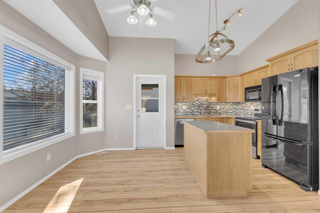 Picture for 148 Ammeter Close  https://www.cirrealty.ca/reb/cara/9/A2266759_11.jpg