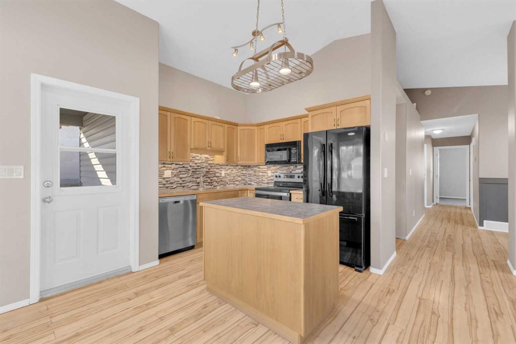 Picture for 148 Ammeter Close  https://www.cirrealty.ca/reb/cara/9/A2266759_12.jpg