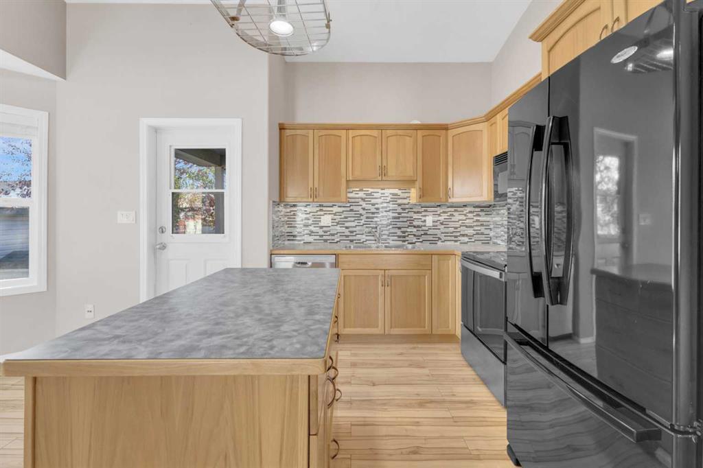 Picture for 148 Ammeter Close  https://www.cirrealty.ca/reb/cara/9/A2266759_13.jpg