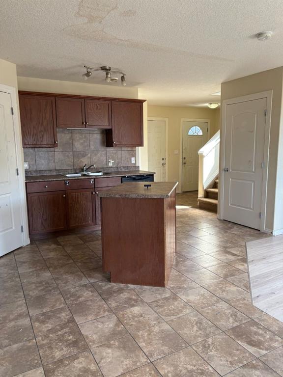 Picture for 32, 6802 50 Avenue 