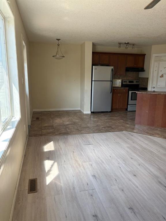Picture for 32, 6802 50 Avenue 