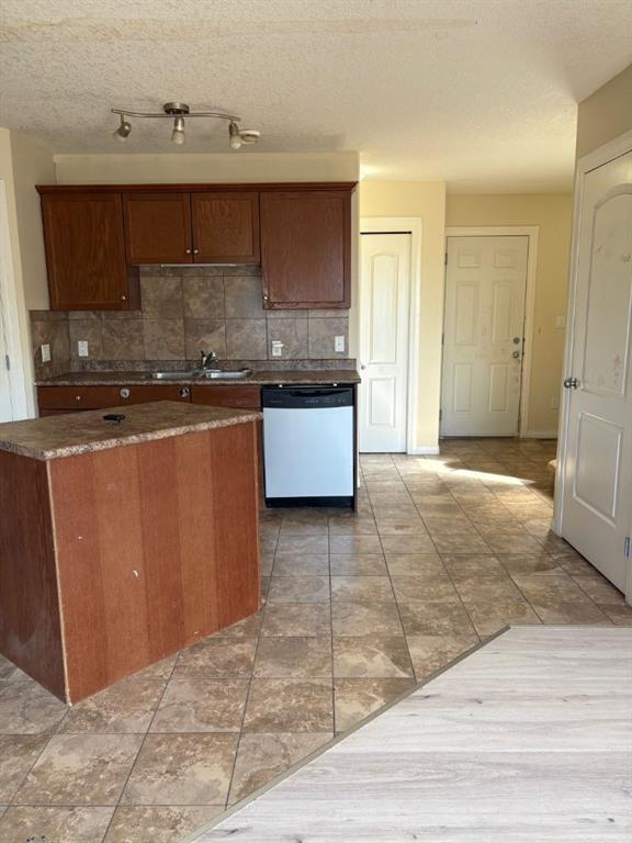 Picture for 32, 6802 50 Avenue 