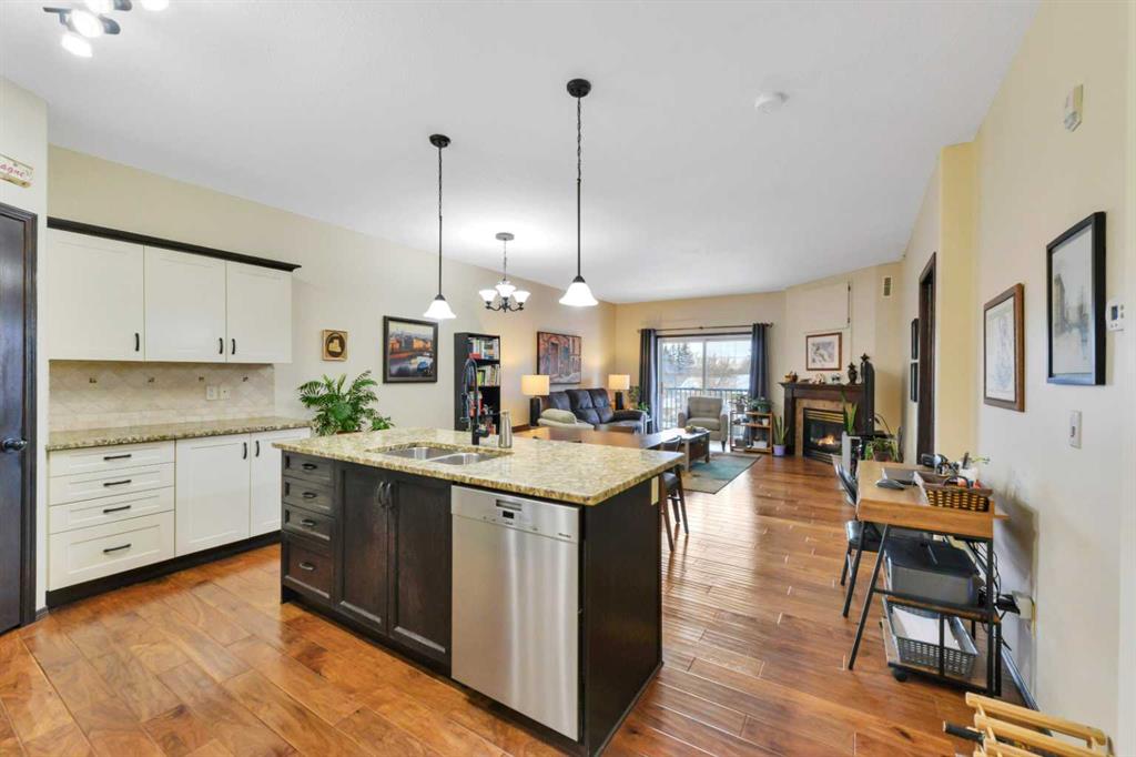 Picture for 303, 3505 51 Avenue 